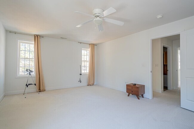 Building Photo - 5 Lowther Pl