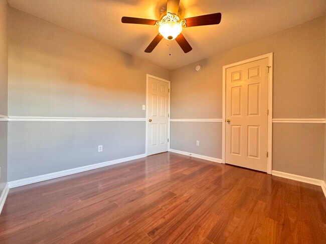 Building Photo - 580 Wellington Gardens Dr