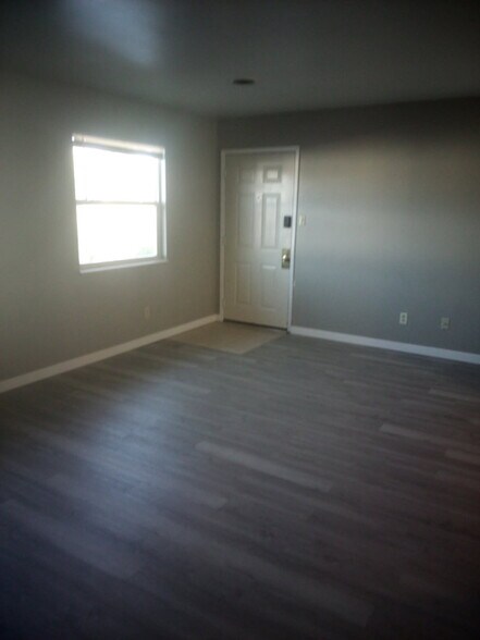Building Photo - 130 Sandstone Ct