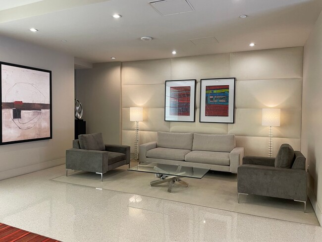 Building Photo - Gorgeous 3 Bedroom 2 Bath Condo For Rent a...
