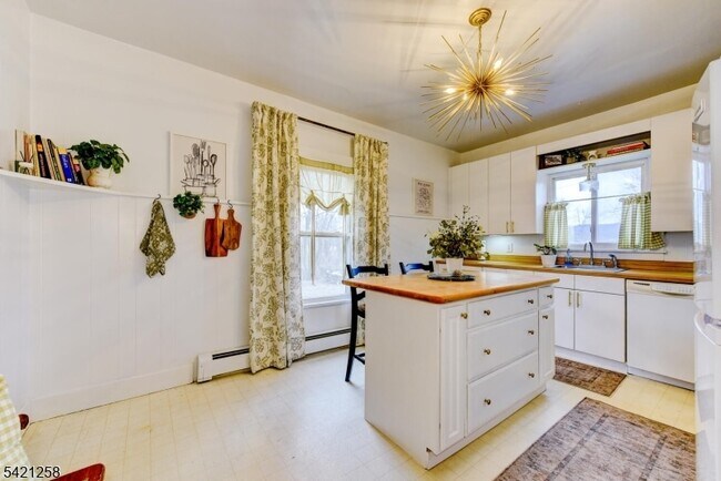 Building Photo - 11 Sterling Pkwy