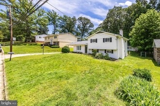 Building Photo - 704 Kings Ln