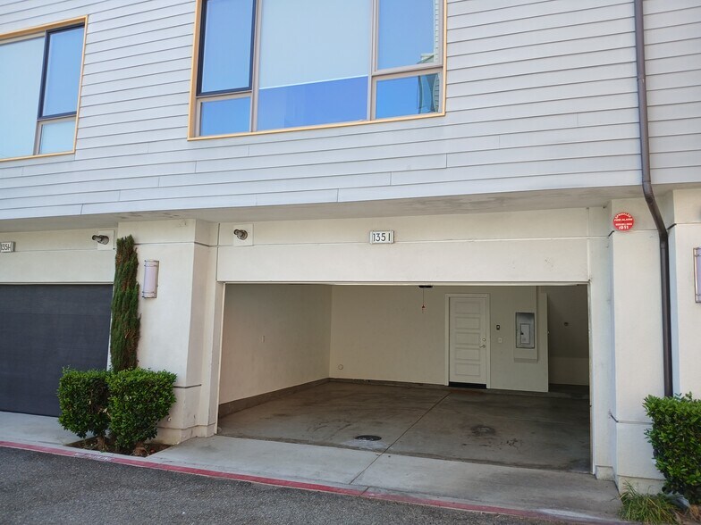 Building Photo - 135 W Live Oak Ave