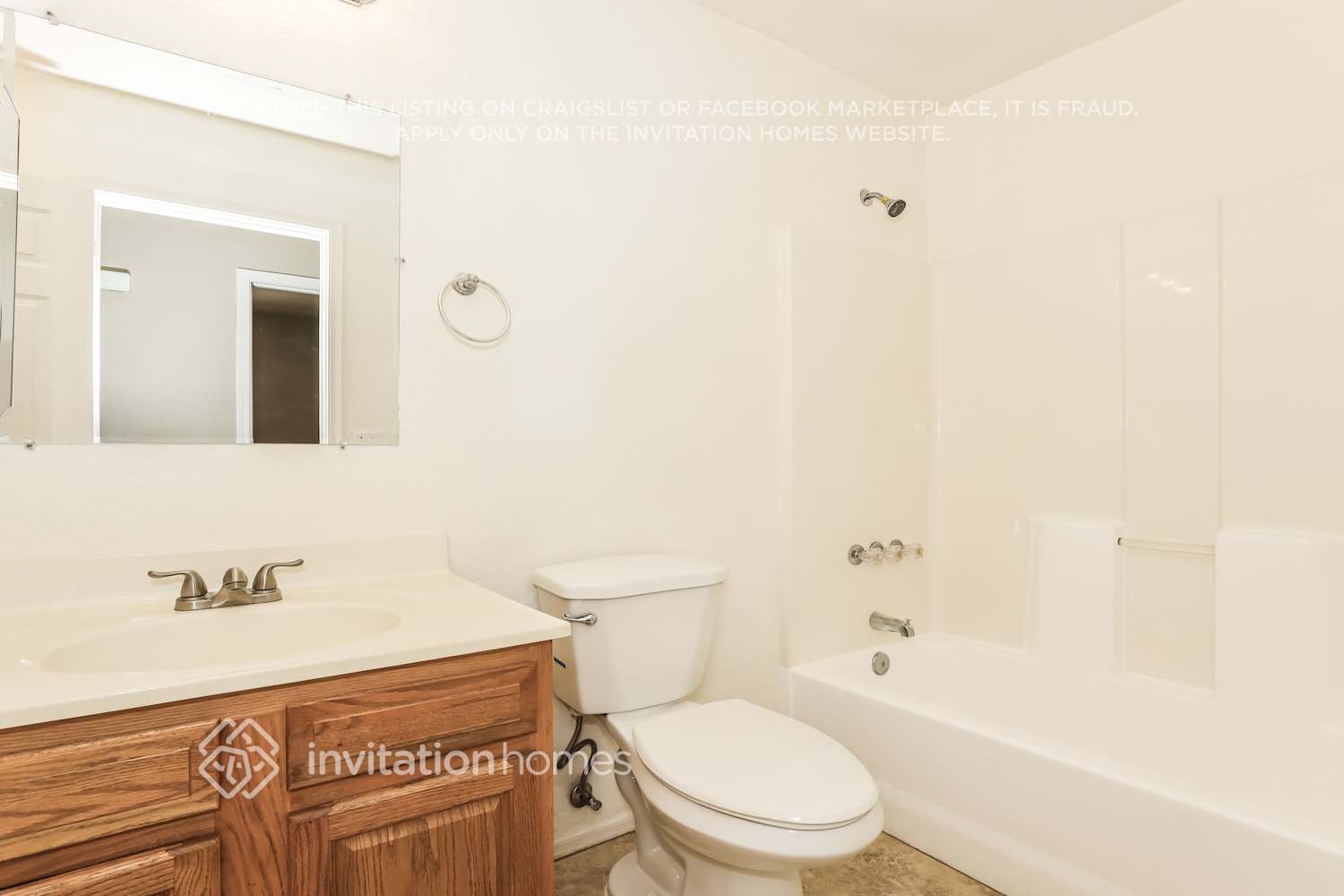 Building Photo - 134 S Main Dr