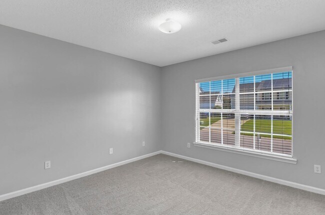 Building Photo - Freshly Updated 3 bedroom Home with New Ro...