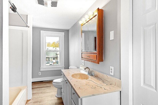 Building Photo - 2154 Main St