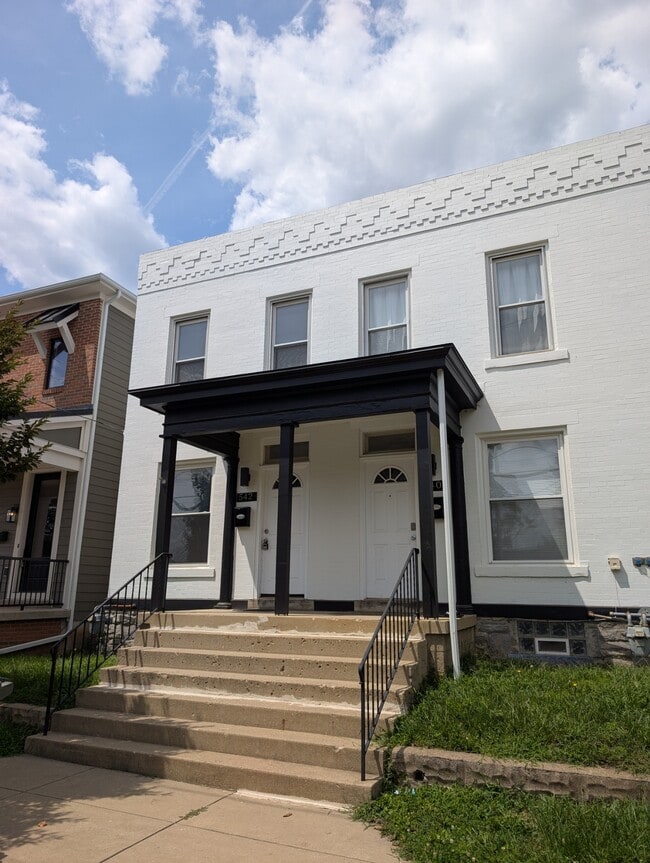 Building Photo - 542 W Town St