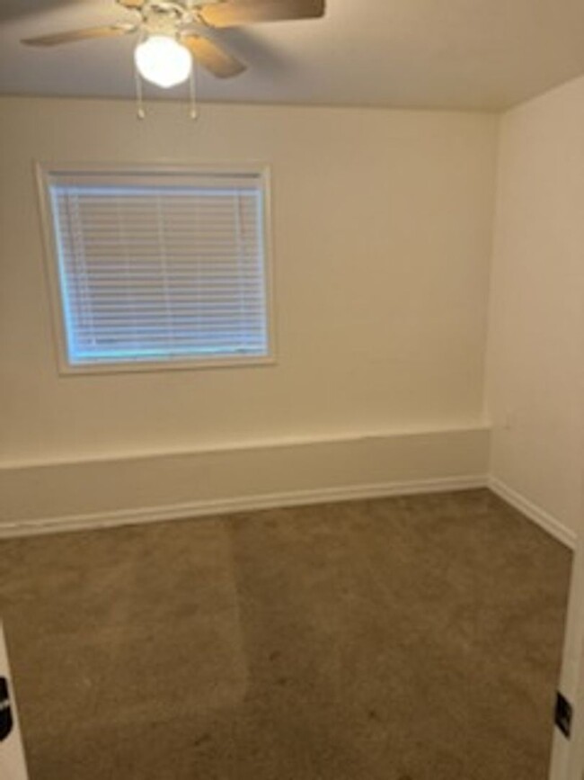 Building Photo - Calling all renters!! Make this your home ...