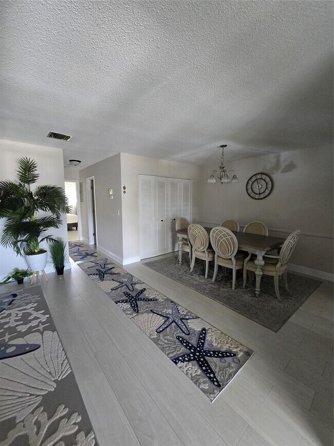 Building Photo - 2109 NE 68th St