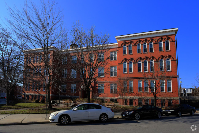 Building Photo - North Barclay Green