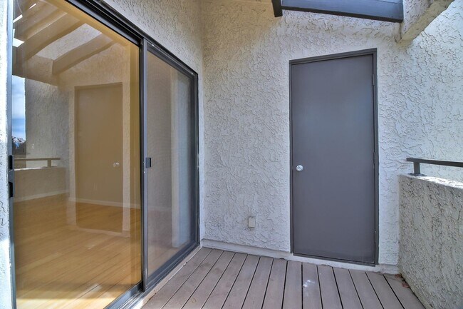 Building Photo - 880 E Fremont Ave