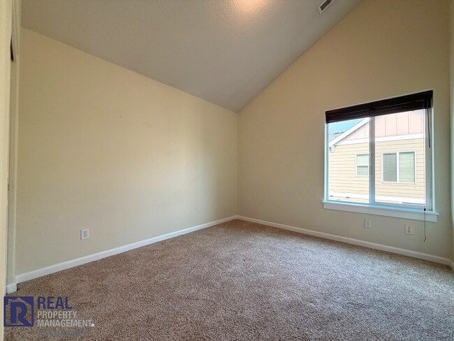 Building Photo - Bright 2-Bed, 2.5-Bath Beaverton Townhouse with Attached Garage & AC