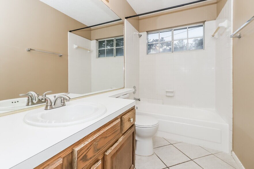 Building Photo - 11423 Willow Field Dr