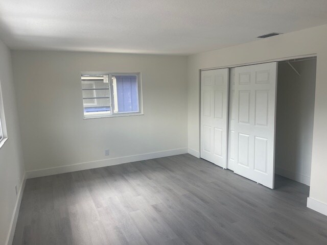 Building Photo - 622 SW 7th Ave