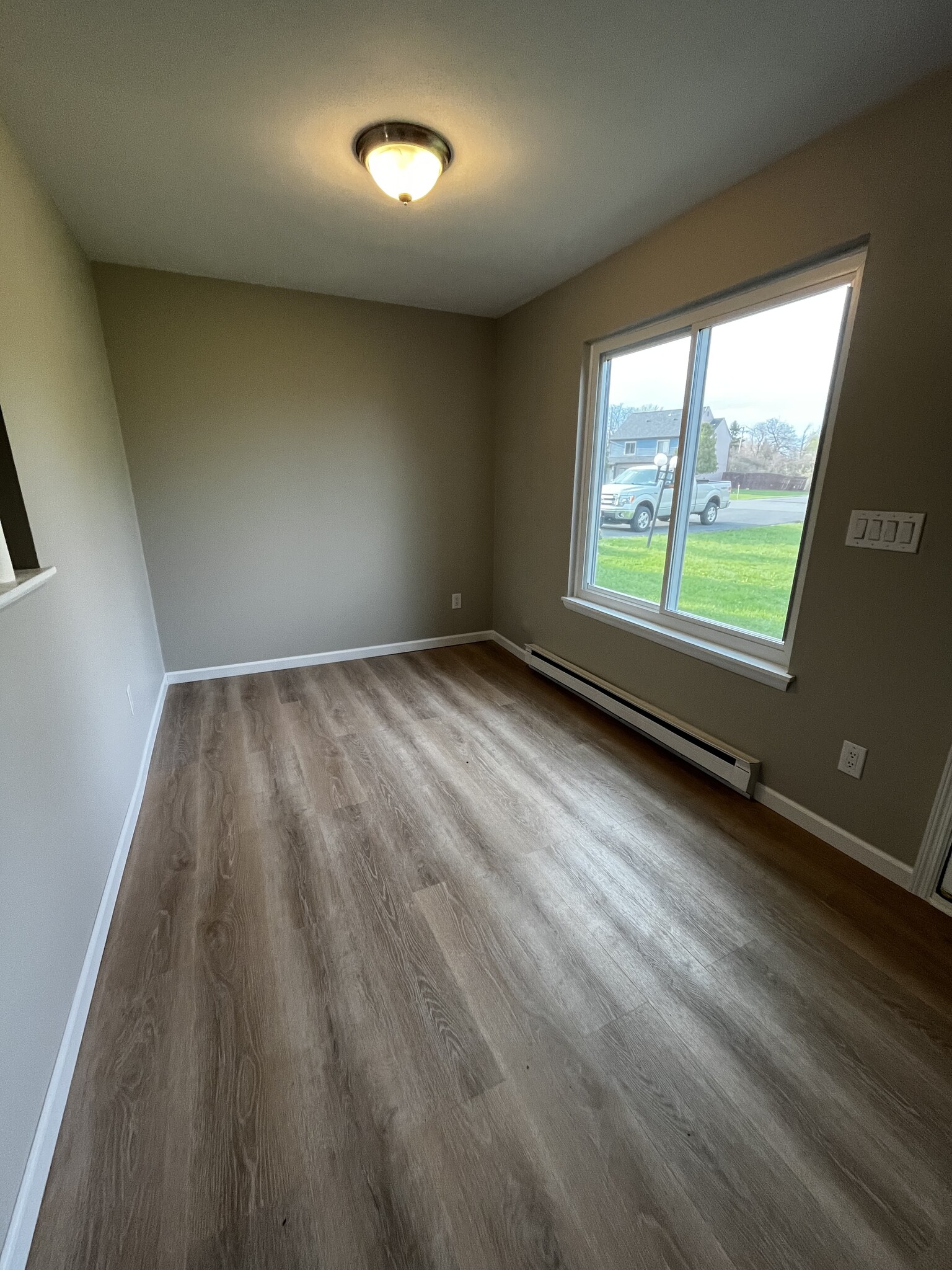 Building Photo - 56 Suncrest Dr
