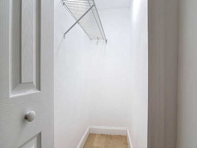 Building Photo - 2 bed/1.5 bath Single-Family Home on Large Lot in Sanford!