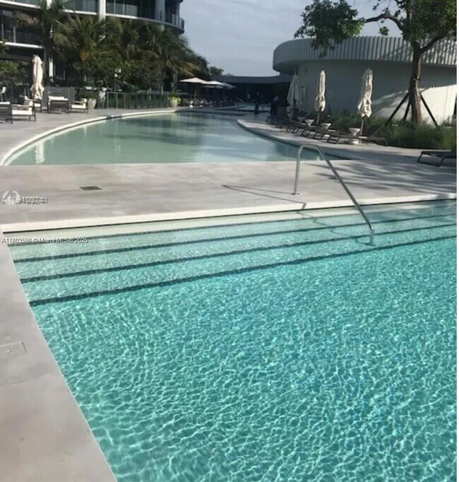 Building Photo - 2831 S Bayshore Dr