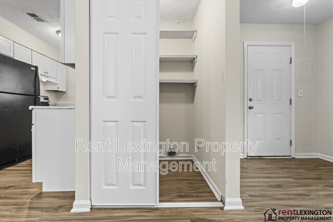 Building Photo - 3966 Northampton Dr