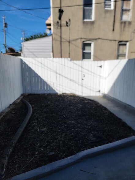 Building Photo - 1820 Walbrook Ave