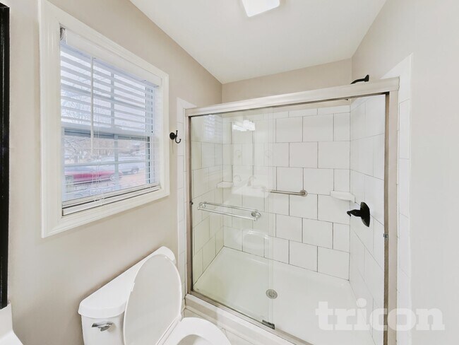 Building Photo - 146 Abbey Rd