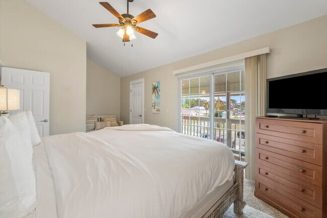 Building Photo - 7405A Beach Dr