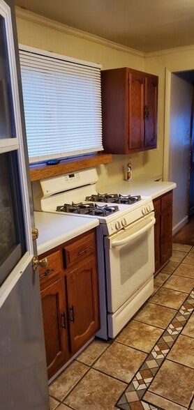 Kitchen - 410 Morton Ave