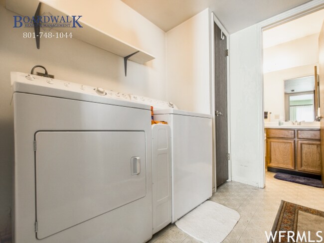 Building Photo - Updated 5-Bedroom Home in Sandy