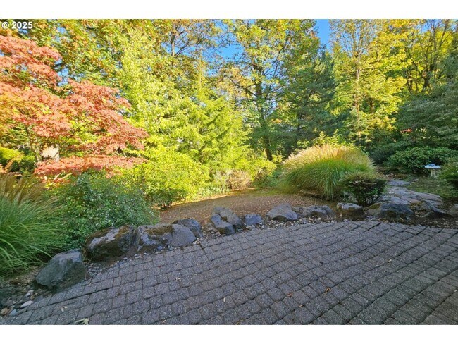 Building Photo - 1140 SW Fairfax Pl