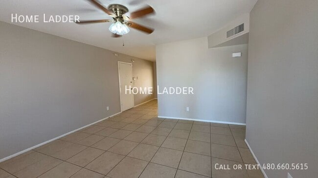 Building Photo - 3213 E Hartford Ave