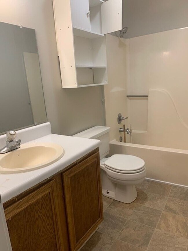 Building Photo - Updated 2 Bed 2 Bath In Peaceful Brown Summit