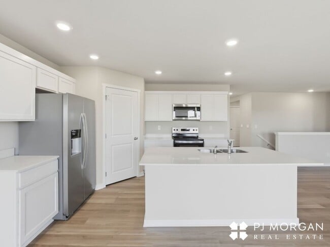 Building Photo - Spacious, Stylish, and Ready for You!