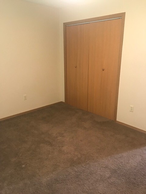 Building Photo - 3 Bedrooms, 2 Bathrooms, 2 Car Garage Clos...