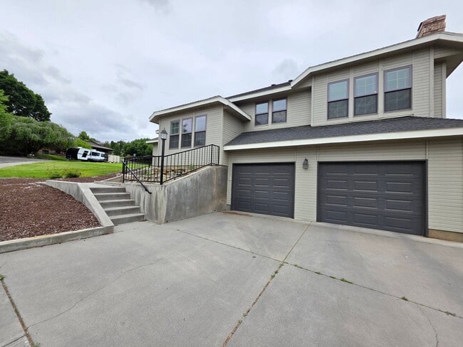 Building Photo - 4002 S Olson Pl