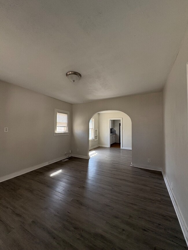 Building Photo - 609 N Madison St