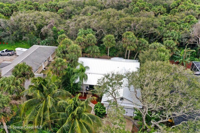Building Photo - 225 Pelican Dr