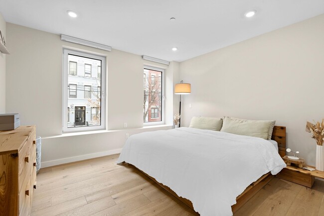 Building Photo - 830 Park Ave