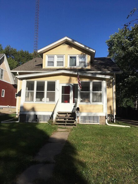 Front of house - 670 S Governor St