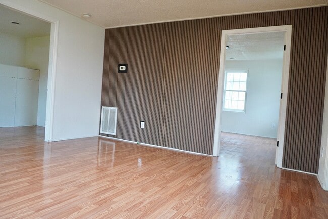 Building Photo - 405 W Main St