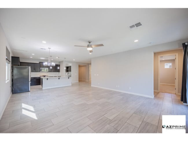 Building Photo - Elegant 3/2 Phoenix House with Office &amp; Outdoor Escape!