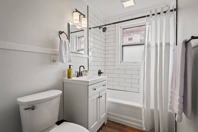 Building Photo - 38 George St