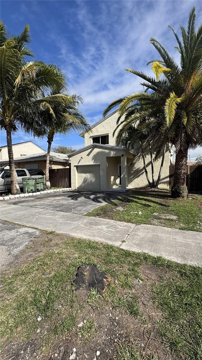 Building Photo - 915 SE 13th Rd