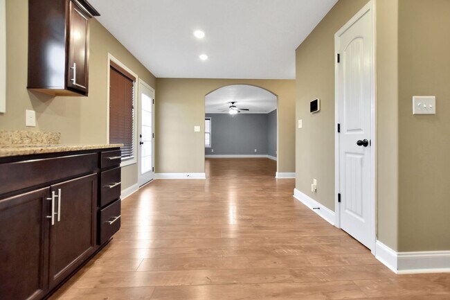 Building Photo - Pet Friendly Four Bedroom!