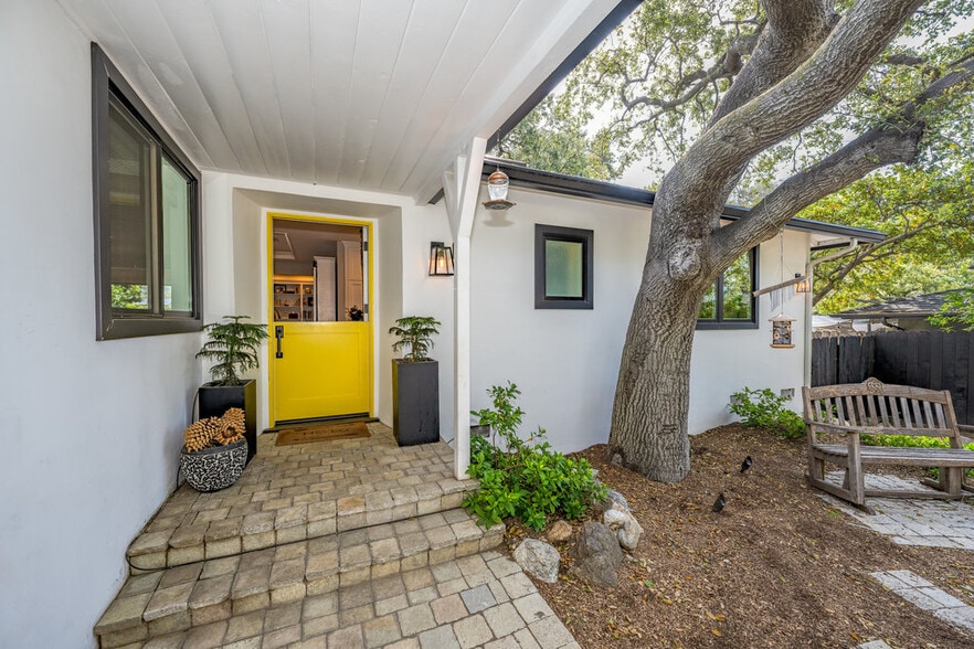 Building Photo - 2152 Grand Oaks Ave