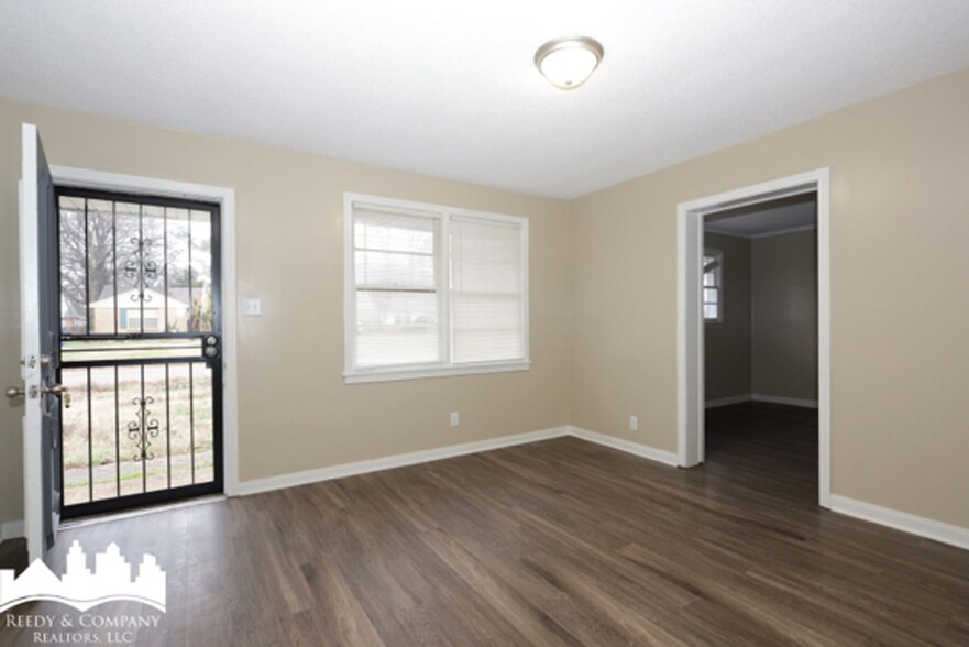 Building Photo - 616 N Roselawn Dr