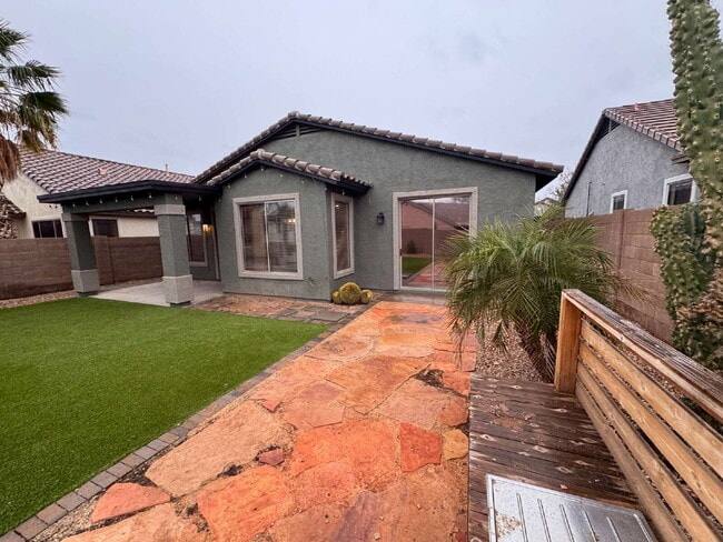 Building Photo - 30031 N Little Leaf Dr