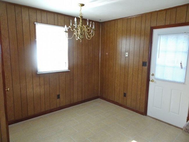 Building Photo - Two-Level Duplex in Coleman Place