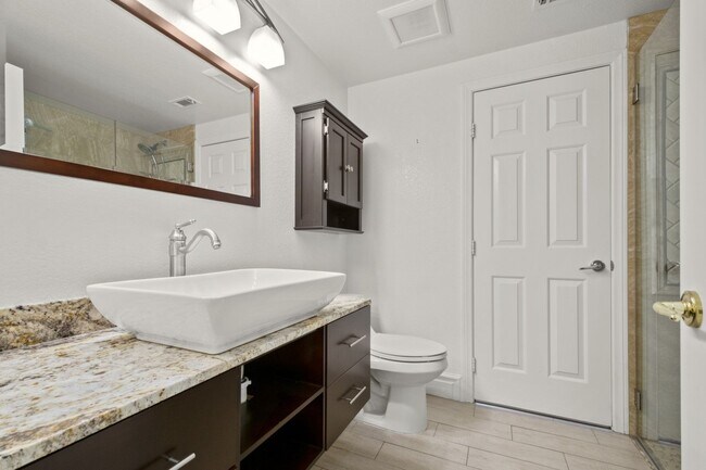 Building Photo - Welcome Home to Fall in Love with This Stu...