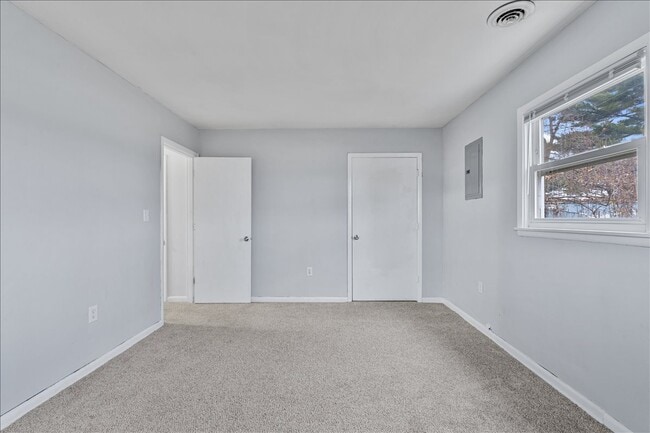 Building Photo - 925 2nd Ave E