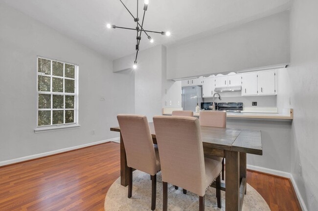 Building Photo - 2424 Ian Dr