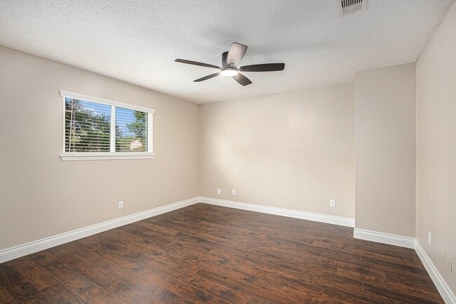 Building Photo - 2283 Woodland Springs St
